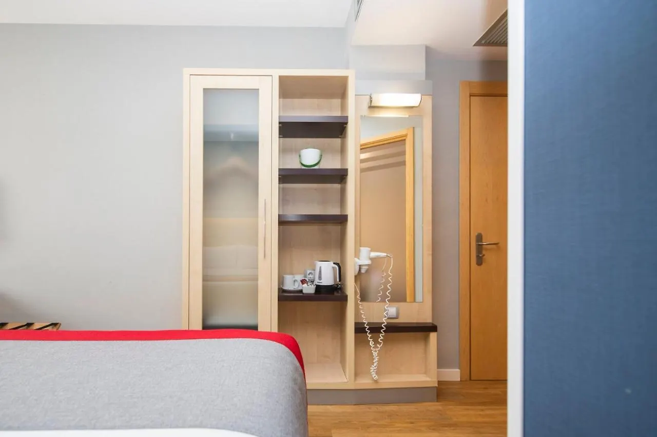 Holiday Inn Express Barcelona City 22@ By Ihg Hotel