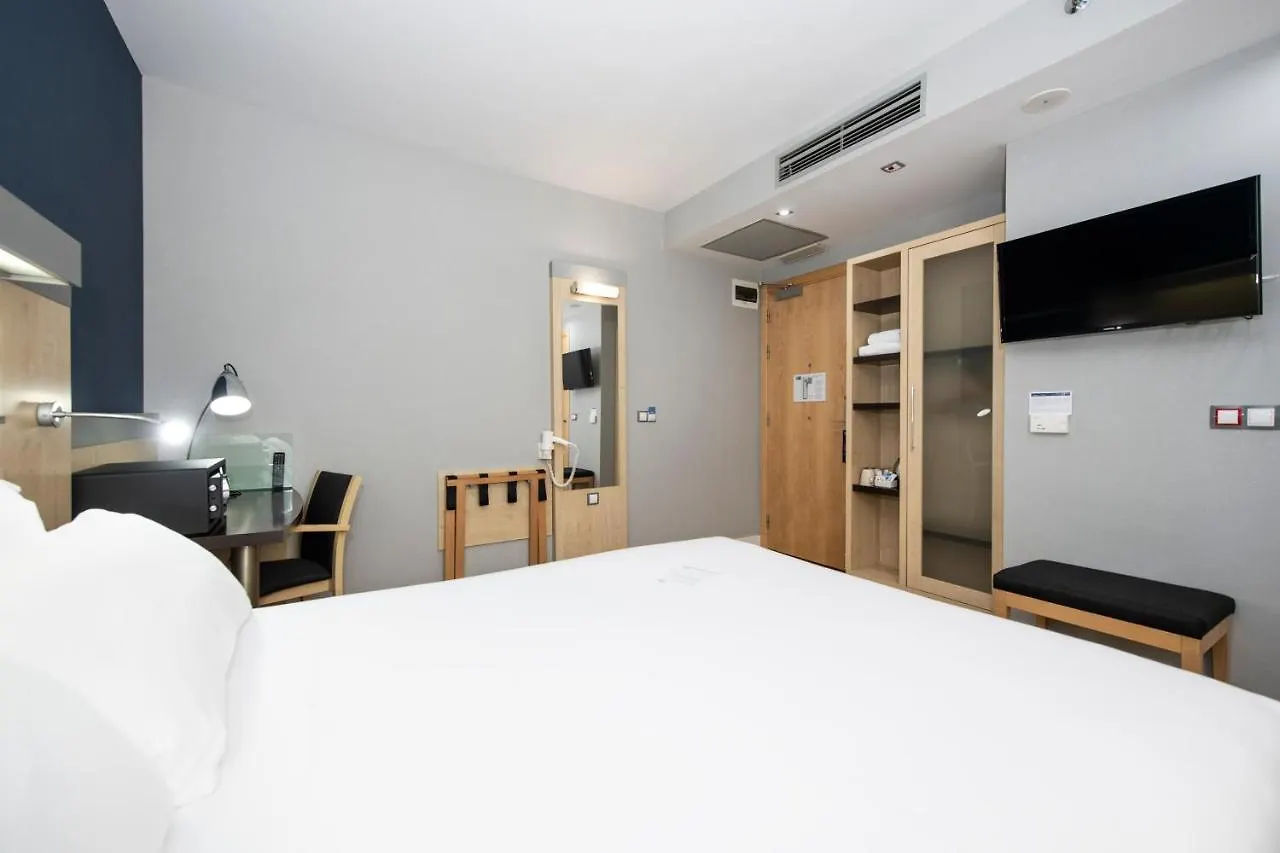 *** מלון Holiday Inn Express Barcelona City 22@ By Ihg ספרד