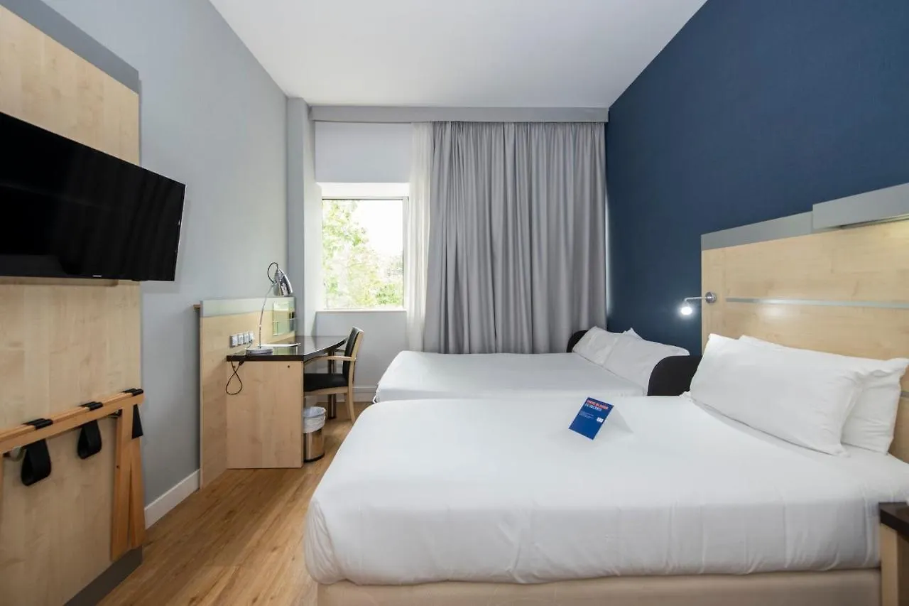 מלון Holiday Inn Express Barcelona City 22@ By Ihg